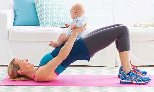 Phương pháp tập luyện mông đùi sau sinh cùng bé cho các mẹ